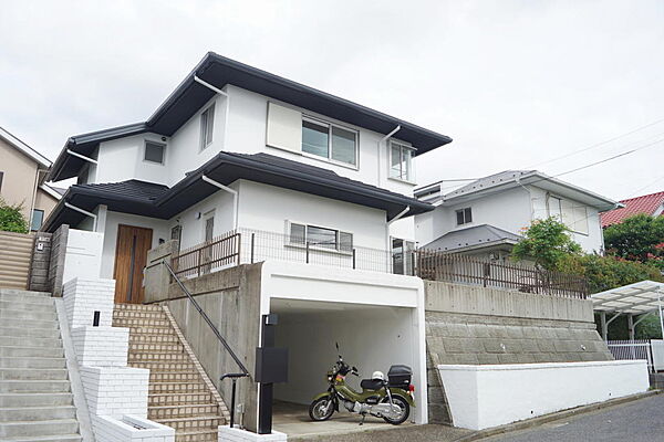 外観は屋根・外壁塗装済み。