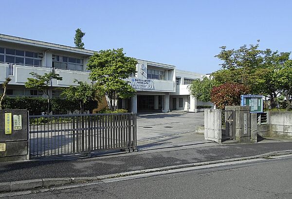 市ヶ尾中学校　徒歩5分（約400ｍ）