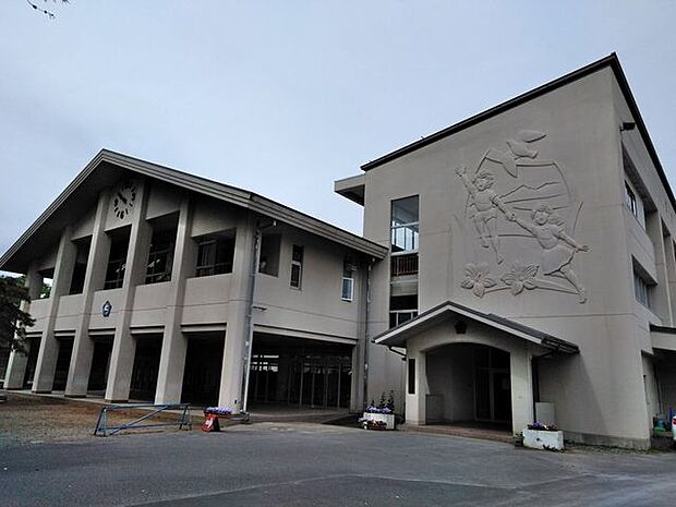 塩尻市立広丘小学校広丘小学校 770m