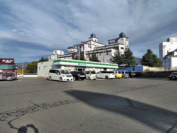 ファミリーマート塩尻北インター店 770m
