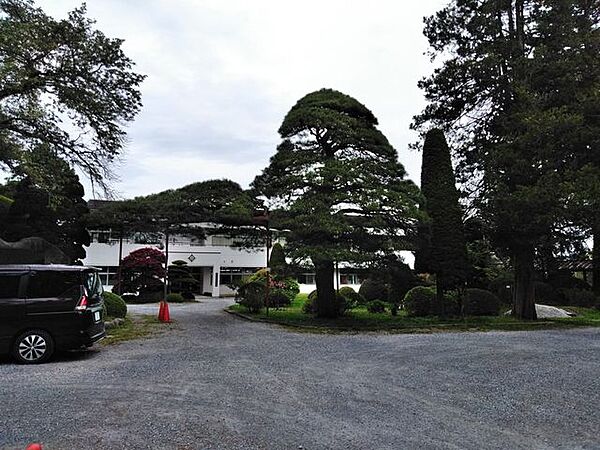 塩尻市立洗馬小学校洗馬小学校明治時代より120年にわたる歴史の中で誕生した由緒ある小学校です。農業を通して、地域との交流もしています。 1090m