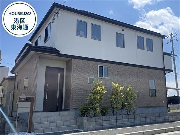 1階はリビング+タタミコーナーや水廻り、2階は4つの個室があります。全居室収納付きでお部屋をスッキリと広く使う事が出来ます。