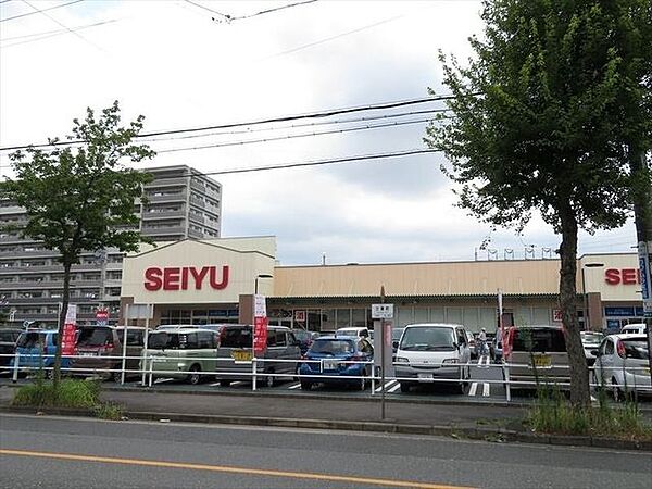 西友　熱田三番町店営業時間：24時間営業（一部店舗を除く）駐車場あり。新鮮な野菜や魚、お肉を提供しています。寿司やてんぷら、焼き鳥などの惣菜も充実しています。 580m