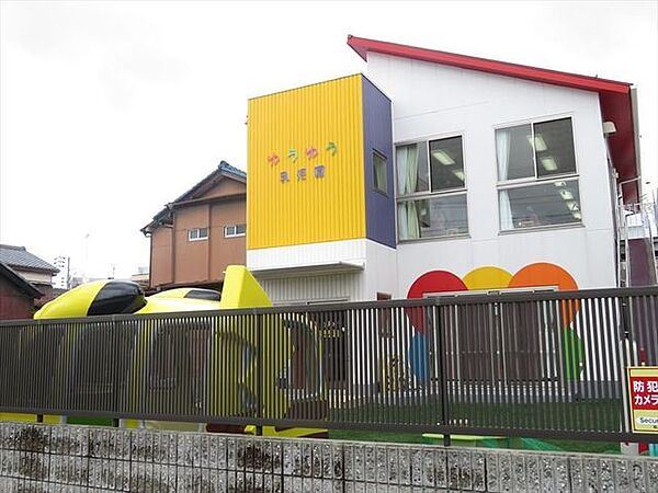 ゆうゆう乳児園園児定員40名のアットホームな雰囲気が魅力な園。子ども達を細やかにみる事ができる環境が人気です。10月には運動会、12月にはもちつき大会がぜんしん保育園と合同であります。 90m