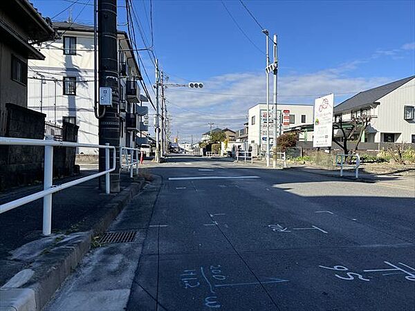 歩道があるのでお子様の通学も安心ですね。