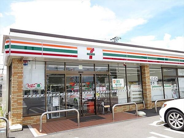 セブンイレブン名古屋宝神4丁目店スローガンは「近くて便利」。地域の人へのサービスを重視し、配達サービスにも力を入れている。（電子マネー利用可　ＡＴＭあり　ネット通販あり） 400m