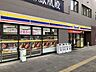 周辺：ミニストップ神宮西駅前店ソフトクリームやハロハロなどのデザートメニューが豊富。創業当初からファストフードを取り扱っている唯一のコンビニ。（電子マネー利用可　ＡＴＭあり）WAONポイントサービス有…