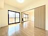 洋室：7.1帖洋室：南向きのお部屋で採光もばっちり。ゆとりある広さのお部屋ですのでご家族の主寝室としても使えそうです。