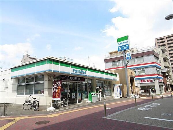 ファミリーマート東海通駅前店スローガンは「Fun＆Fresh」。驚きやワクワク感を与えるべく、商品改革に取り組んでいる。（電子マネー利用可　ＡＴＭあり　ネット通販あり）Tポイントサービスあり…