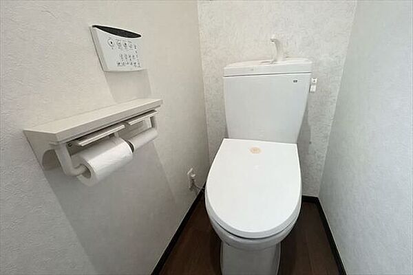 ※実際の写真から生活用品を消すCG加工をしています。シンプルなトイレは、お好みに合わせた空間づくりに◎