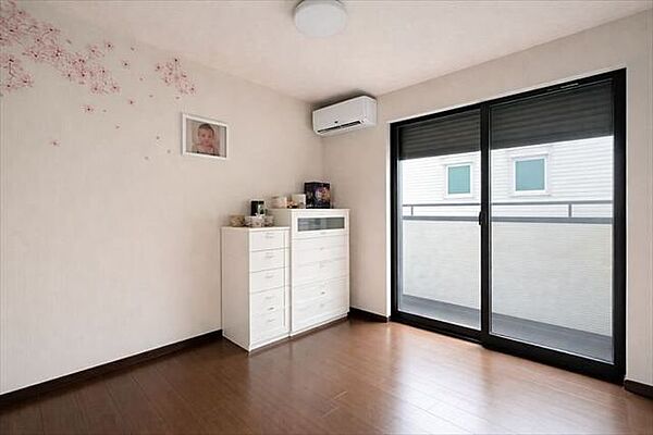 ※実際の写真から生活用品を消すCG加工をしています。明るいお部屋になっています。
