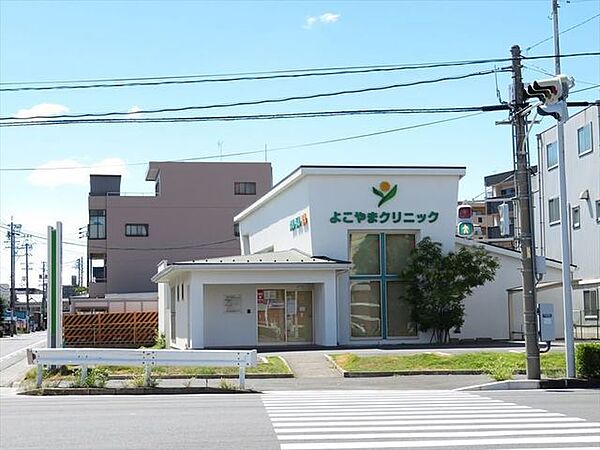 よこやまクリニック内科・外科・眼科。エクボフィール入場店の向かいにあるクリニック。診療時間/9：00～12：00、16：00～19：00　休診日/木曜、土曜午後、日祝 580m