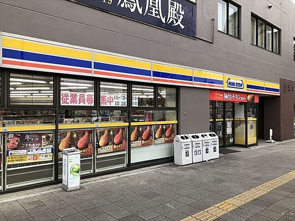 ミニストップ神宮西駅前店【ミニストップ神宮西駅前店】ソフトクリームやハロハロなどのデザートメニューが豊富。創業当初からファストフードを取り扱っている唯一のコンビニ。（電子マネー利用可　ＡＴＭあり）…
