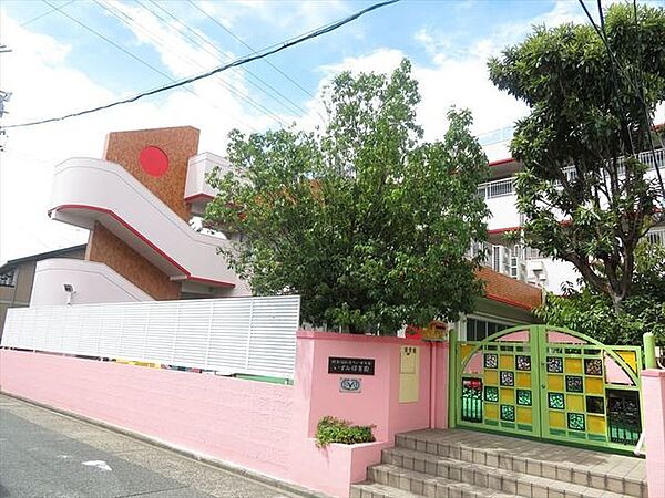 いずみ保育園「三つ子の魂百まで」を揚げ乳幼児期の教育・保育の重要性を当園と保護者と地域で共有を目指している園です。7月にはダンス発表会があり、子どもたちも楽しんで練習に励んでいます。 880m
