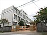 周辺：【名古屋市立西築地小学校】教育目標：「心も体も頭も元気な西築地の子」この小学校ではゴミ拾いや神社の節分祭りに参加したり夏祭りではお囃子や太鼓、踊りを披露するなど地域と連携した学習を行っています…