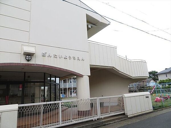 ばんたい幼稚園幼稚園教育の基本に基づいて展開される幼稚園生活を通して家庭との連絡を密にし、幼児ひとりひとりに心と心のふれあいを大切にしています。様々な行事も行われています。 280m
