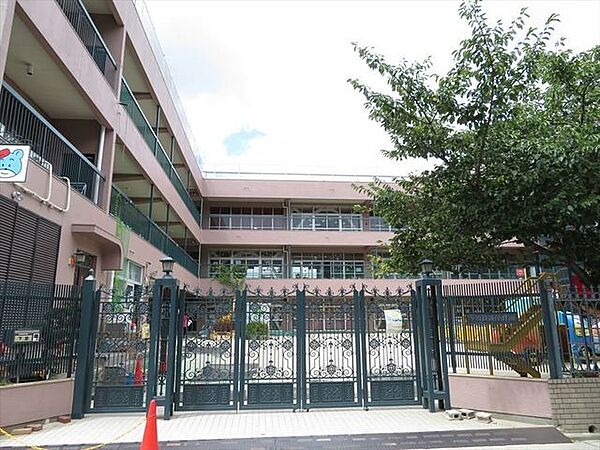 多加良浦保育園音楽・体育・英語・造形・文字の書き方、音読指導等多様なカリキュラムです。広くてキレイな室内、遊具が豊富な園庭があります。年間を通して様々なイベントが開催されています。 530m