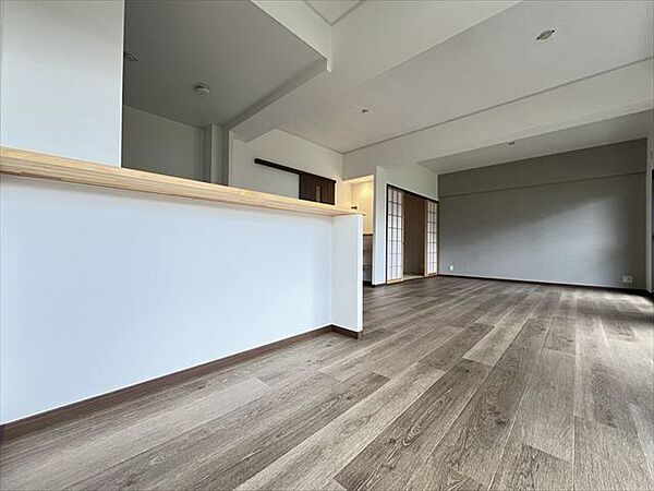 家族みんなが思いのままにくつろげるリビング。ぬくもり溢れる団らんの空間になっています。