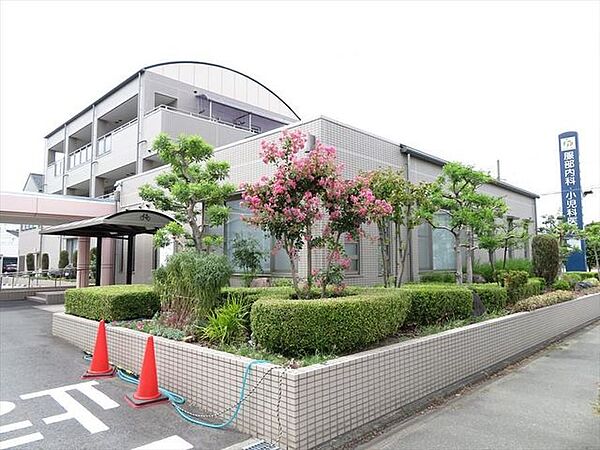 【服部内科小児科医院】駐車場40台　診療時間/9：00～12：00、16：00～19：.00　予防接種(要予約)/火曜、水曜、金曜14：00～15：30　休診日/木曜、土曜午後、日祝 1080m