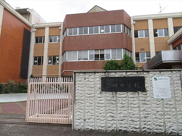 名古屋市立港明中学校【名古屋市立港明中学校】学び合い、認め合い、高め合う生徒の姿が見られる学校を目指しています。歯科衛生や保健活動で数多くの受賞歴があります。また部活動が盛んで野球部などが好成績を…
