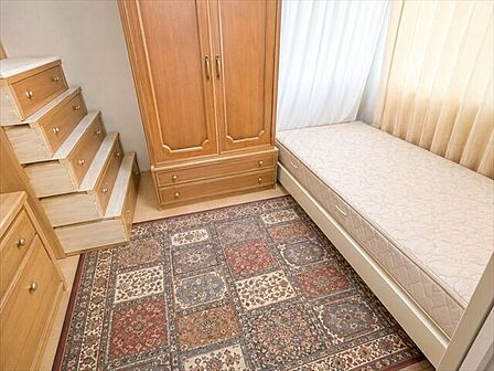 やさしい光に包まれる洋室。心地よい毎日を過ごせる空間です。