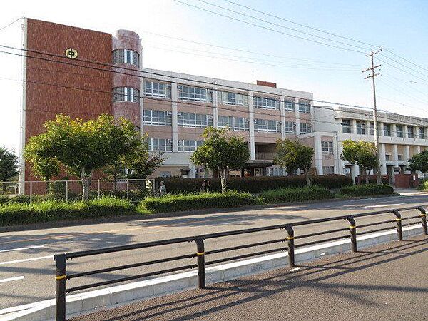 名古屋市立南陽東中学校教育目標「飛躍する南陽東中学校の生徒としての誇りと責任を自覚し、将来に向かって学び続ける、心身ともに健康で気力旺盛な生徒の育成に努める」 800m