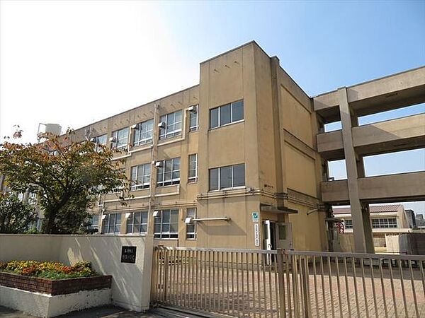 名古屋市立野立小学校教育目標：「心豊かにたくましく生きる野立っ子の育成」　総合学習では身近な自然や地域の環境を調べたり名古屋の流通、熱田の学習するなど地域に根ざした教育を行っています。 800m