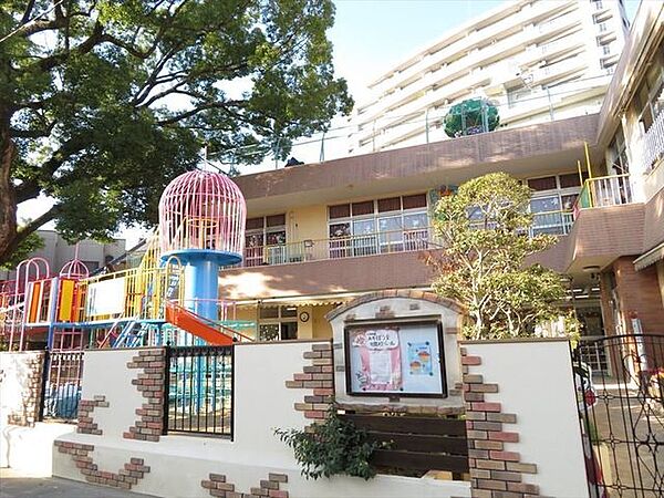 日比野保育園思いやりの心と感謝する心を育む事をモットーに全職員が一つになって保育を行っています。地域との触れ合いを大切にしている保育園です。手作りのお給食でおなかもこころも満たされます。 580m