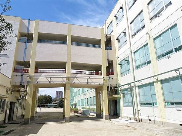 名古屋市立船方小学校教育目標：「人間性豊かな船方の子の育成」　知育・徳育・体育のバランスがよく考えられた小学校。努力できる項目を重点目標に掲げ、力をつけていけるように取り組んでいます。 480m