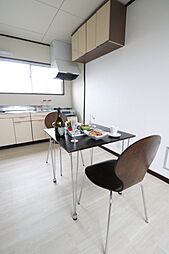 EST 302 3階2DKのリビング/ダイニング