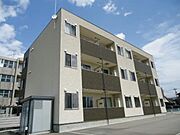  築11年8ヶ月 3階建の賃貸物件