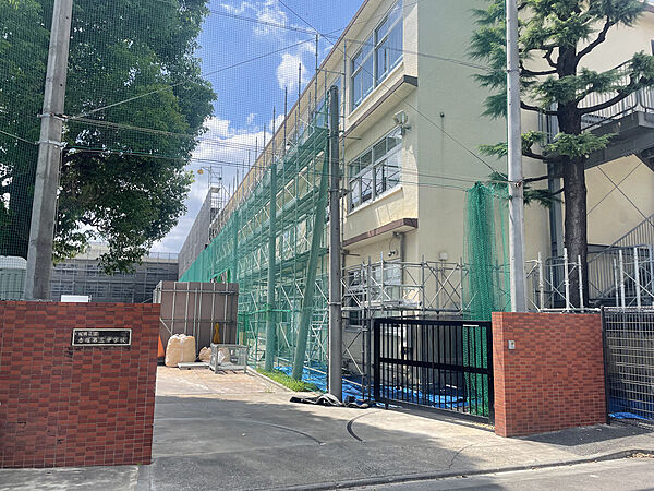 板橋区立赤塚第三中学校まで約690m