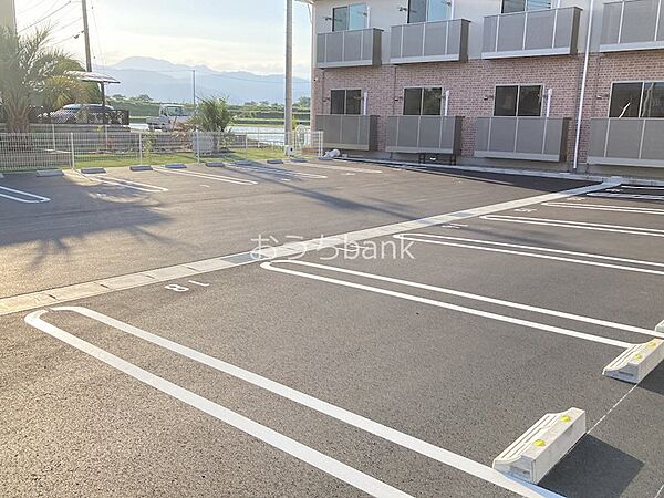 画像15:広々とした駐車場スペースです