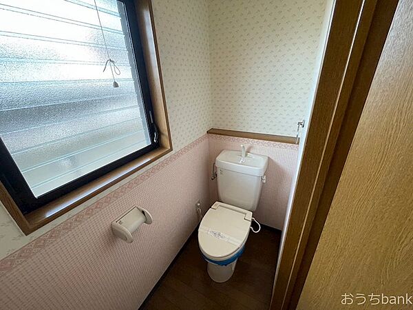 画像11:トイレには窓があります。