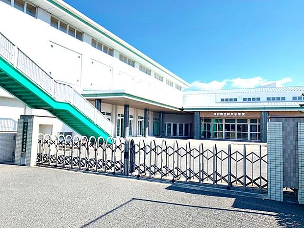 神戸小学校神戸小学校 650m