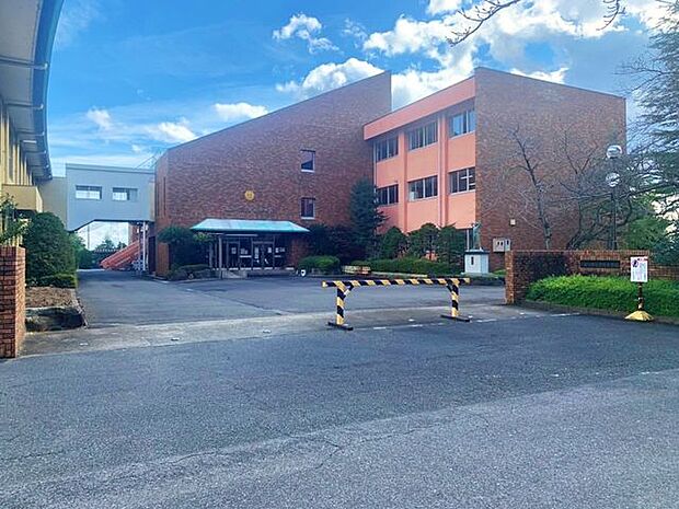 登龍中学校登龍中学校 690m