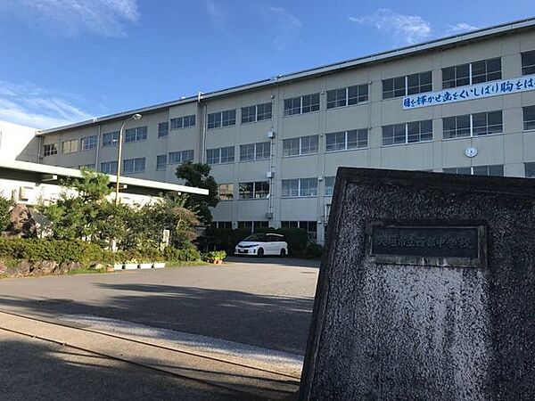 西部中学校西部中学校 1990m