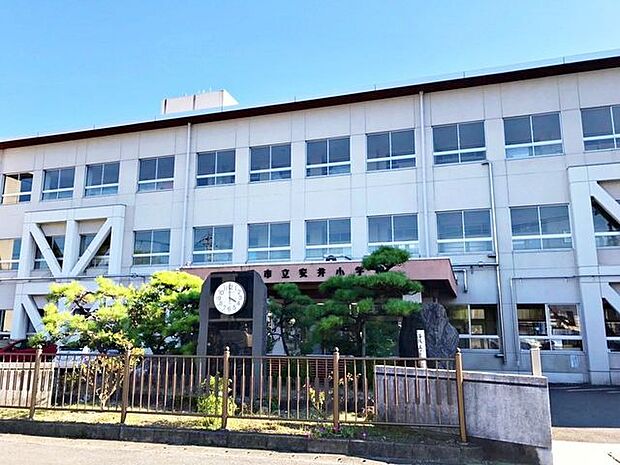 安井小学校安井小学校 1070m