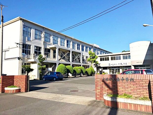 南中学校南中学校 750m