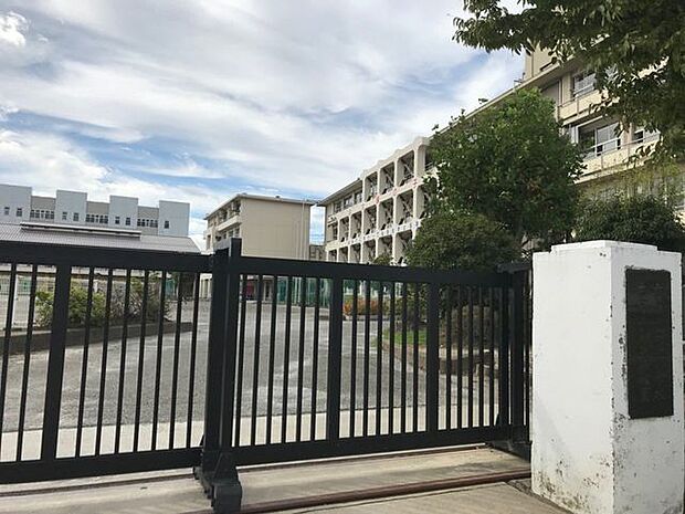 静里小学校静里小学校 590m