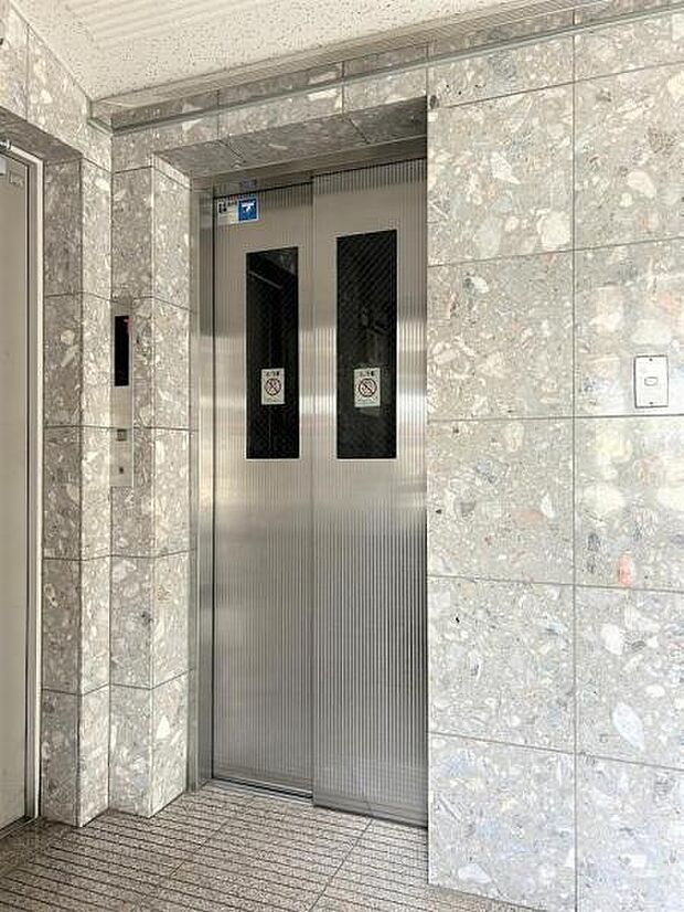 【設備】エレベーターは各階に止まります。