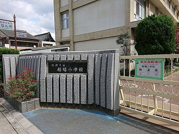 【周辺環境】姫路市立船場小学校まで約450ｍ（徒歩約6分）です。お友達とお話ししながら通うのにちょうどいい距離ですね。