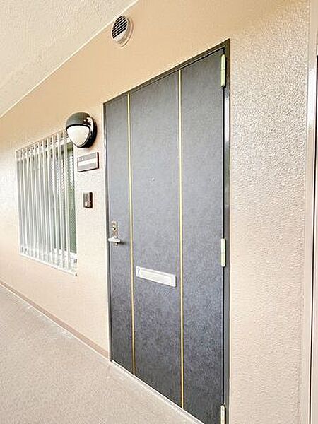 【リフォーム済】玄関外観の写真です。
