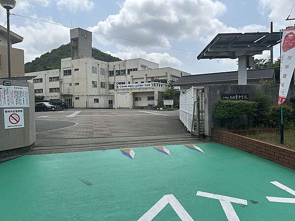 【周辺環境】姫路市立大白書中学校の写真です。徒歩約15分です。 1190m