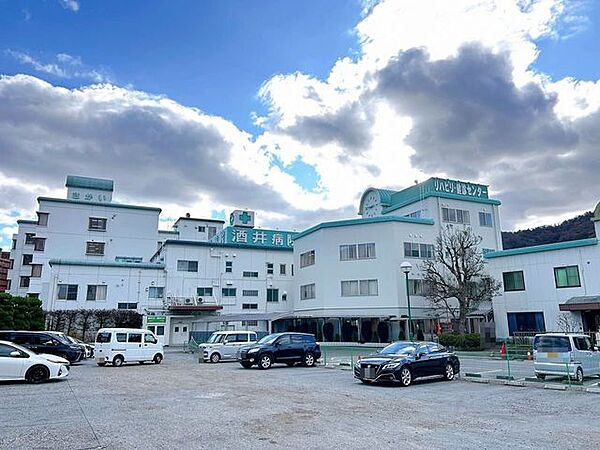 【周辺環境】医療法人社団みどりの会酒井病院の写真です。徒歩約9分です。 720m