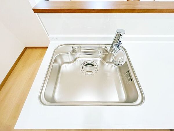 【リフォーム済】水栓は浄水器付きのシャワーホースです。