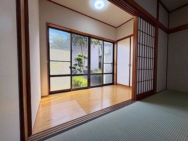 「和室」お庭を眺める広縁付き