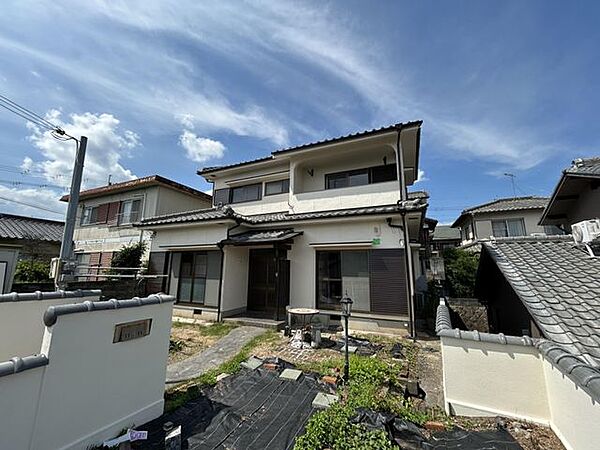 【リフォーム中】外壁塗装工事が完了しました。雨水への耐久性が向上するのと引き締まった外観になりました。