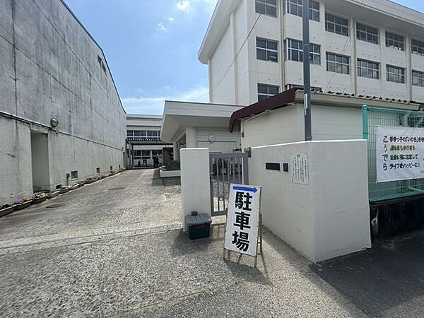 姫路市立香寺中学校 徒歩30分。 2350m