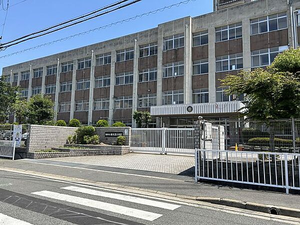 【周辺環境】姫路市立南大津小学校まで約600ｍ（徒歩8分）です。低学年のお子様でも無理なく通える範囲ですね。